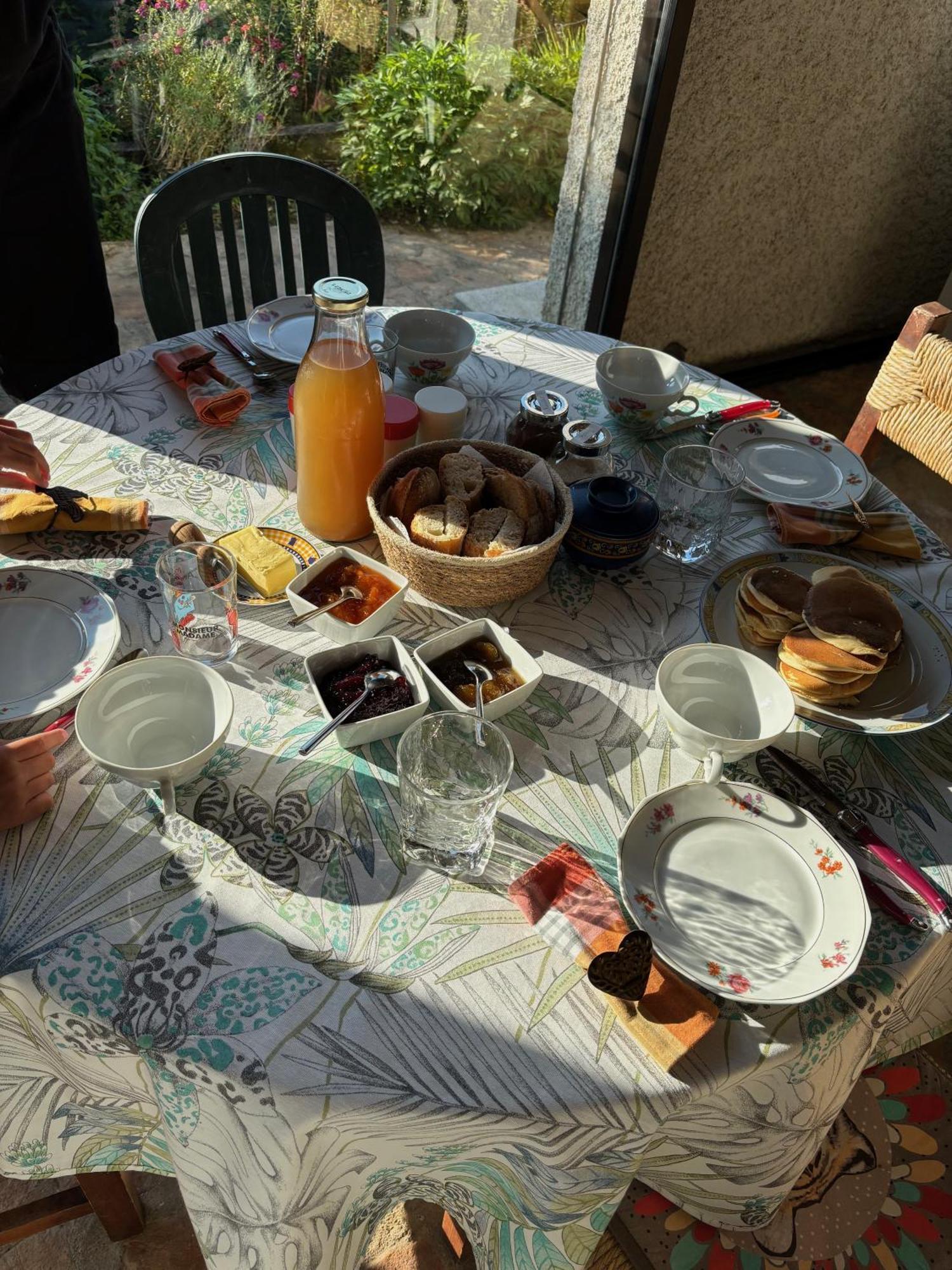 Sous Le Bon Toit Bed and Breakfast Belley Buitenkant foto